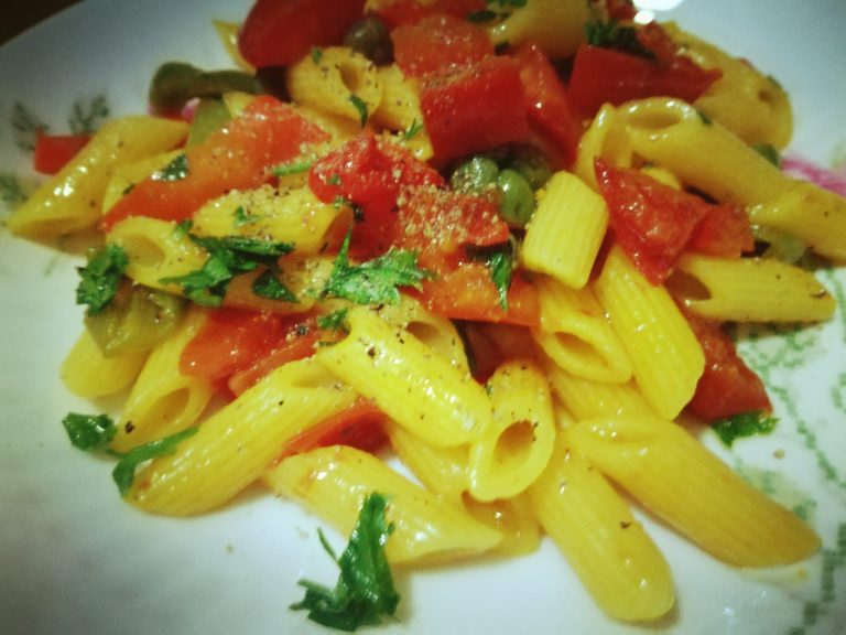 Pasta con friggitelli, pomodorini e zafferano il gusto a tavola