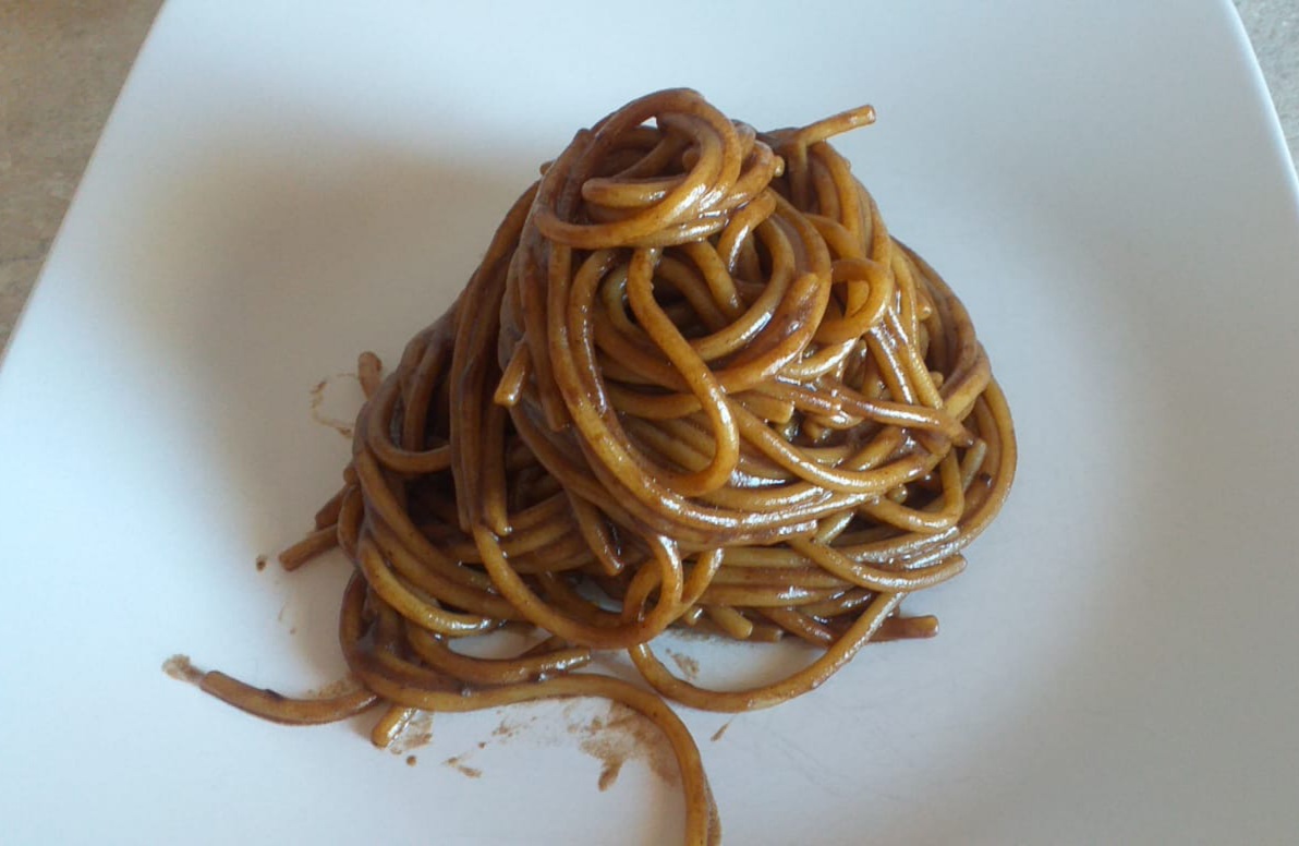 spaghettoni-aglio-nero